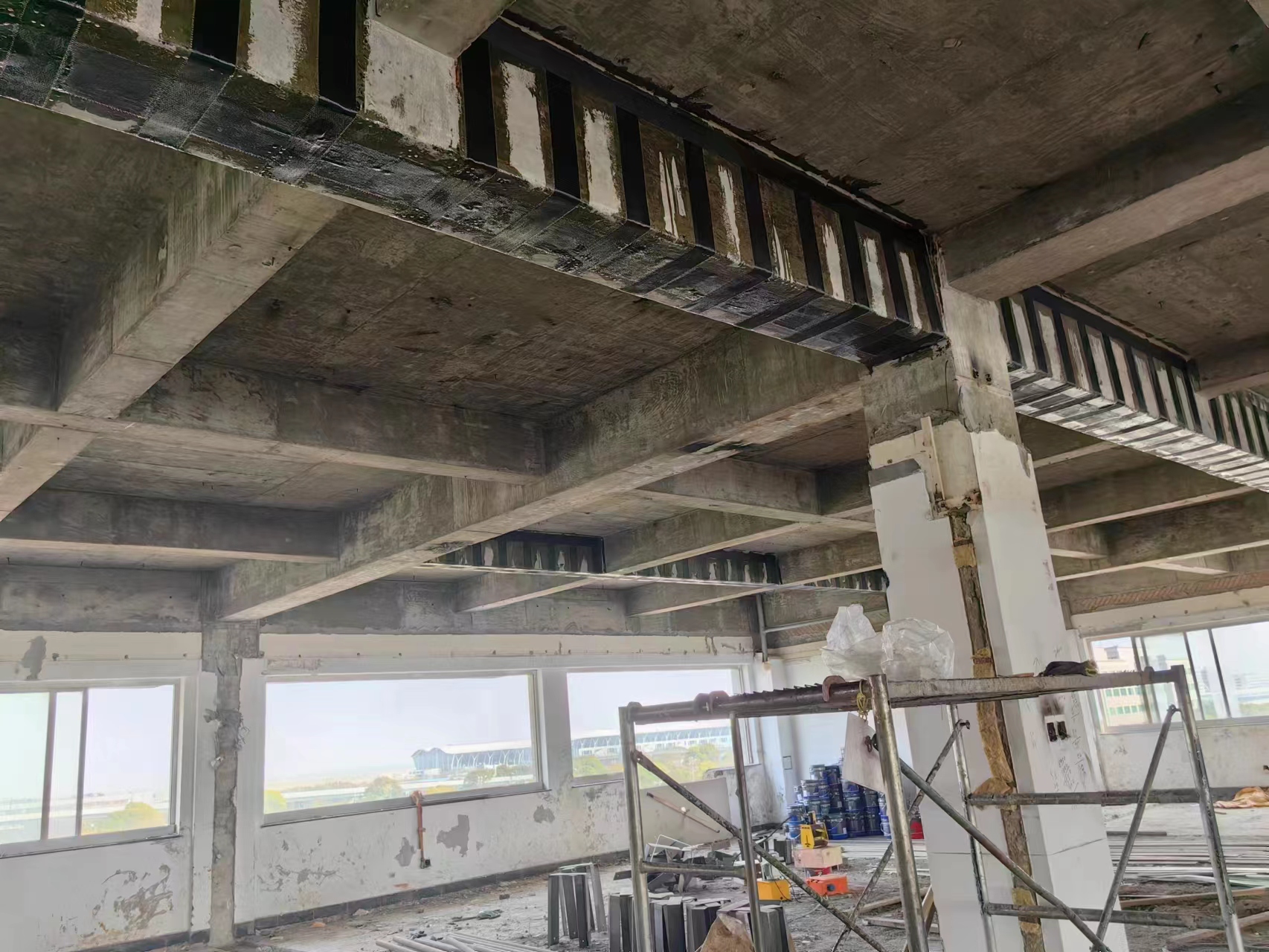 新宁建筑要进行碳纤维加固的原因